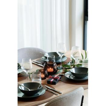 bord dekket med servise iben grønn-blå høstlig