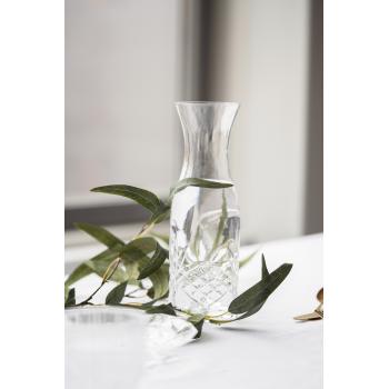 karaffel francine med vann på bord