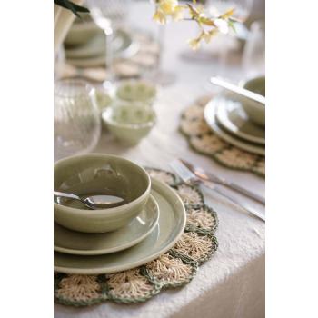 Servise ada på bord