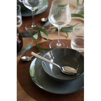 bord dekket med servise iben grønn-blå høstlig