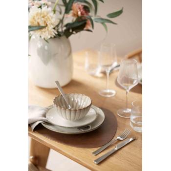 iben servise sammen med scallop skål og inez glass