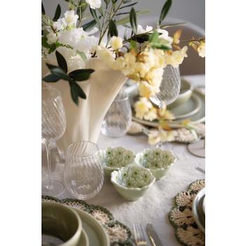 Skål Flora på dekt bord med servise Ada