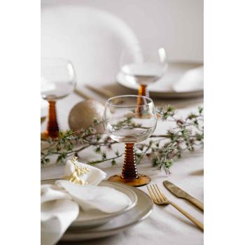 bord dekket med glass clara julestemning