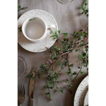 Girlander i sedertre som bordpynt