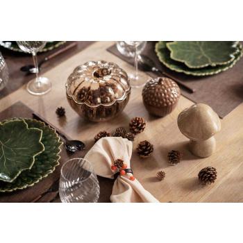 Krukke nøtt i borddekking 