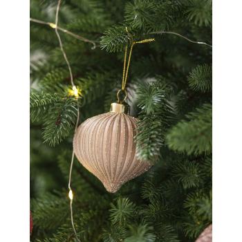 Julekule dråpe rille rosa hengende på juletre