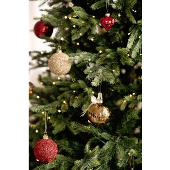 Julekule beauty på juletreet med andre julekuler