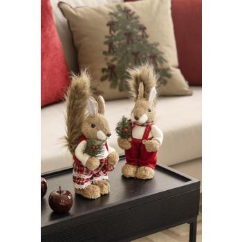 Eple ved siden av ekornmor og ekornfar