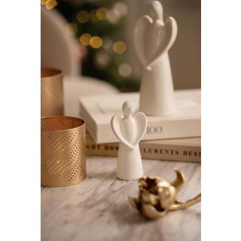 Porselen engler på sofabord med lykter