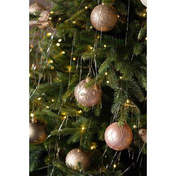 Julekule Rose rosa i juletre med andre julekuler i rosa 