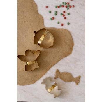 Pepperkakeformer i formene nøtt, engel og drops