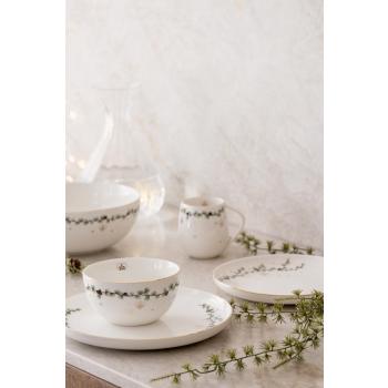 Julehjerte servise fra Holmen stående på kjøkkenbenk