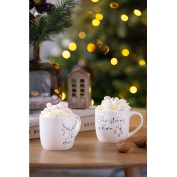 Kopper med kakao og marshmallows