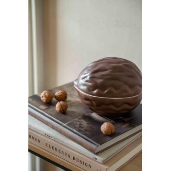 Krukke Valnøtt på bøker nærbilde