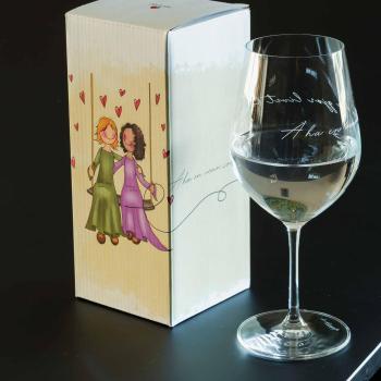 Lykketegning Rødvinsglass å ha en venn på bord med gaveeske