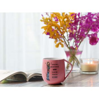 Lykketegning - Bestemor Krus på bord med bok