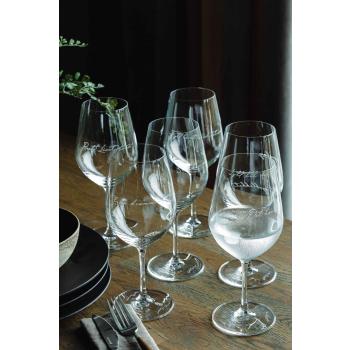 Lykketegning Rødvinsglass med ulike sitat på bord