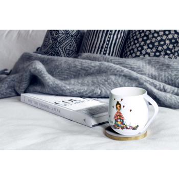 Lykketegning - Strikk Krus i sofa