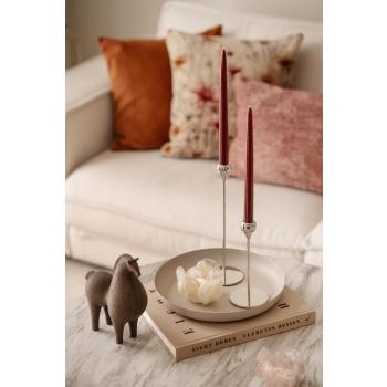 Figur hest på sofabord med lysfat og lysestaker