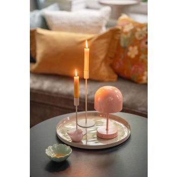 Lysfat med lysestake, bordlampe og dekorfigur