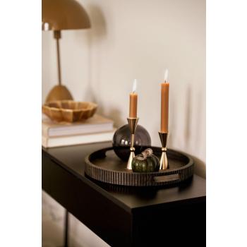 Lysfat med lysestaker, glassfigur gresskar og oljelampe