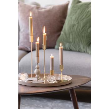 Lysfat fylt med ulike lysestaker