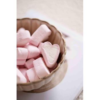 Skål med marshmallowhjerter i