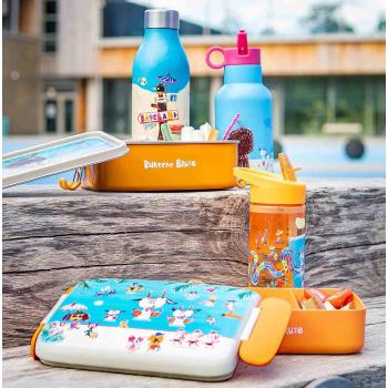 Samlebilde av lunsj-sett med Bukkene Bruse design i oransje