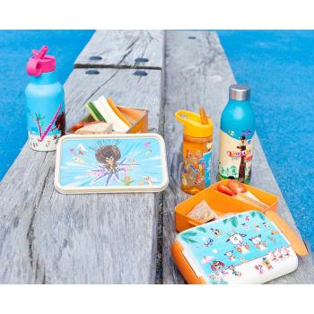 Samlebilde av lunsj-sett med Bukkene Bruse design i oransje