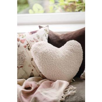 Hjerteformet teddypute i sofa