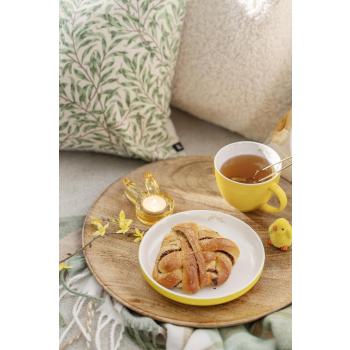 Frokostservering med påskeservise og telysholder bing på lysfat mangotre