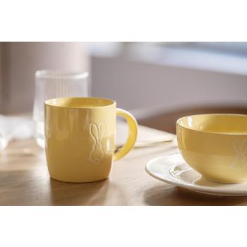 Kopp og skål med hare motiv i en herlig gul farge til påske
