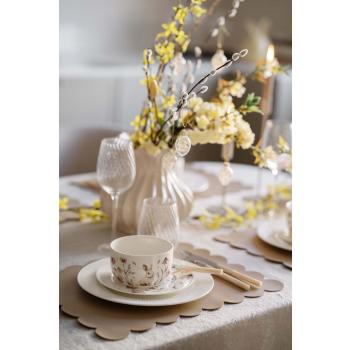 Borddekking med frokostservise påskeeng og servise thilda