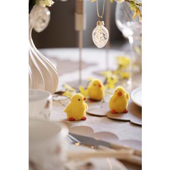 Dekorkyllinger som pynt på dekt bord