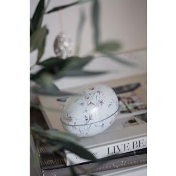 Påskeegg som dekor på kjøkkenbenk