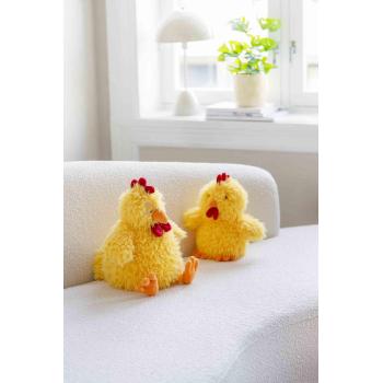 Påskehøne Helen på sofa