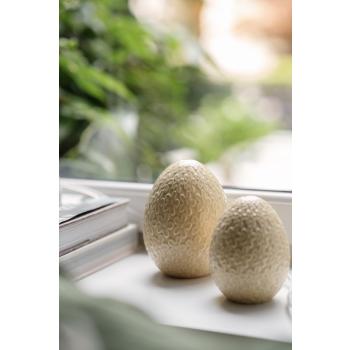 Dekoregg i gul stående i vinduskarm