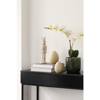 Konsollbord med dekorhare, dekoregg og en orkide