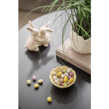 skål med miniegg og dekorfigur