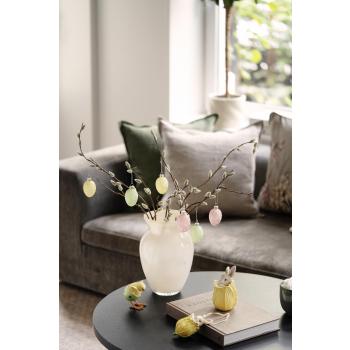 Sofabord stylet med vase, gåsunger, glassegg, dekorfigur kanin og kylling