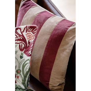 Putetrekk velur striper i sofa nærbilde