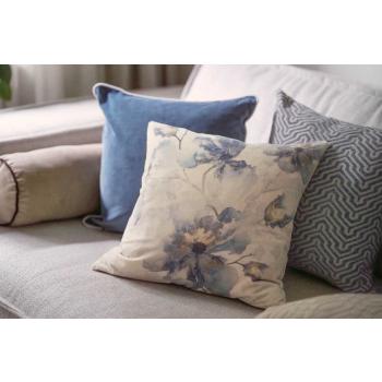 Putetrekk i sofakrok med ulike teksturer og materialer