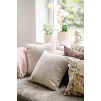 Sofakrok med puter i beige, brun og rosa farger