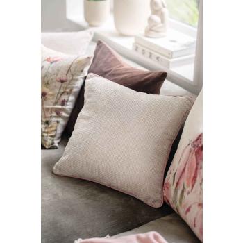 Putetrekk i ulike rosa og beige nyanser