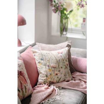 Sofakrok med beige og rosa putetrekk