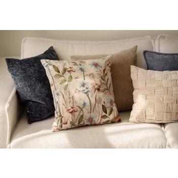 Putetrekk i blå, beige og offwhite i sofa