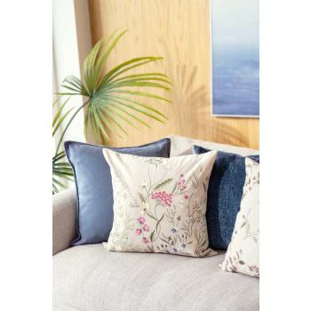 Putetrekk med broderte blomster med blå ensfargede puter