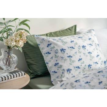 Sengetøy i krepp med blomster i seng med sateng sengesett i grønn