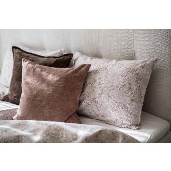 Seng redd opp med sengesett morris sateng i beige