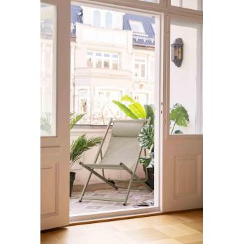 Solstol frida grønn på balkong